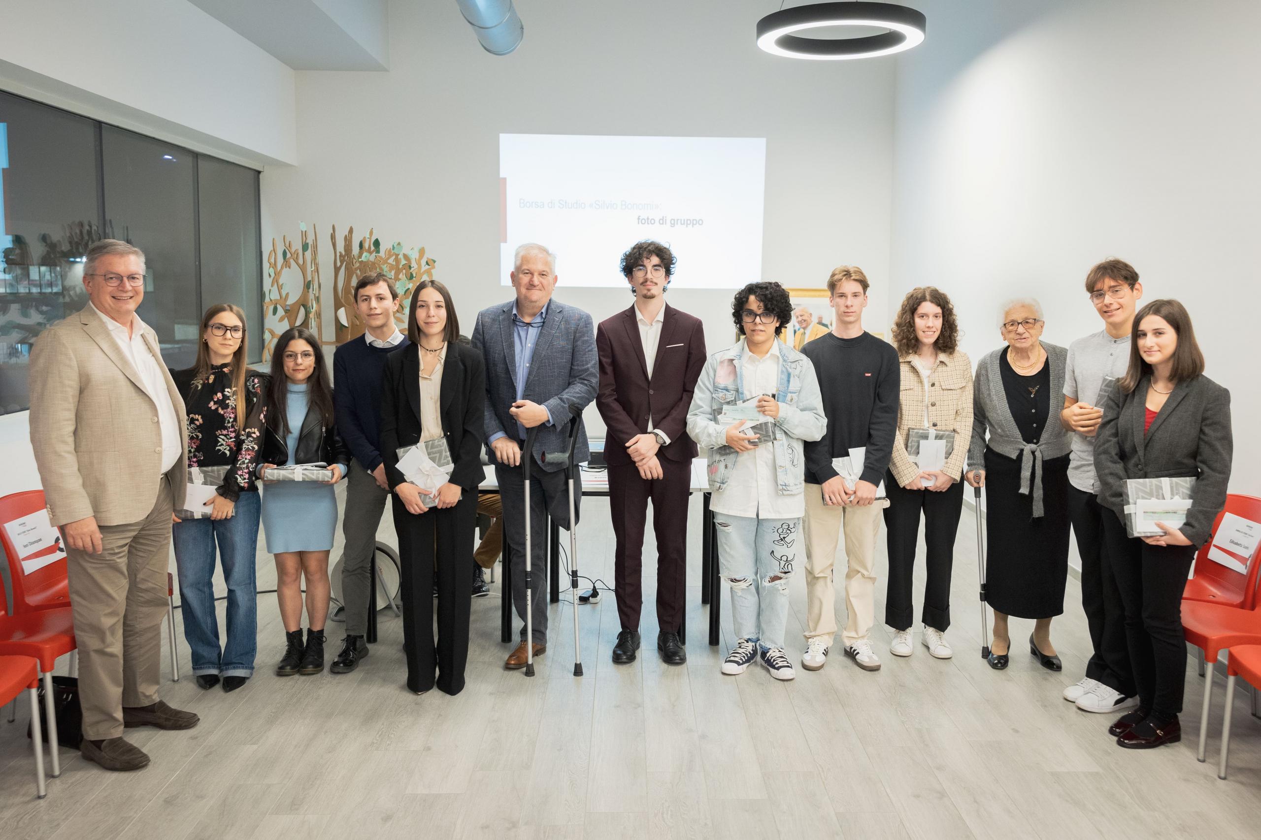 10 students receive "Silvio Bonomi Scholarship" 10 students receive "Silvio Bonomi Scholarship"