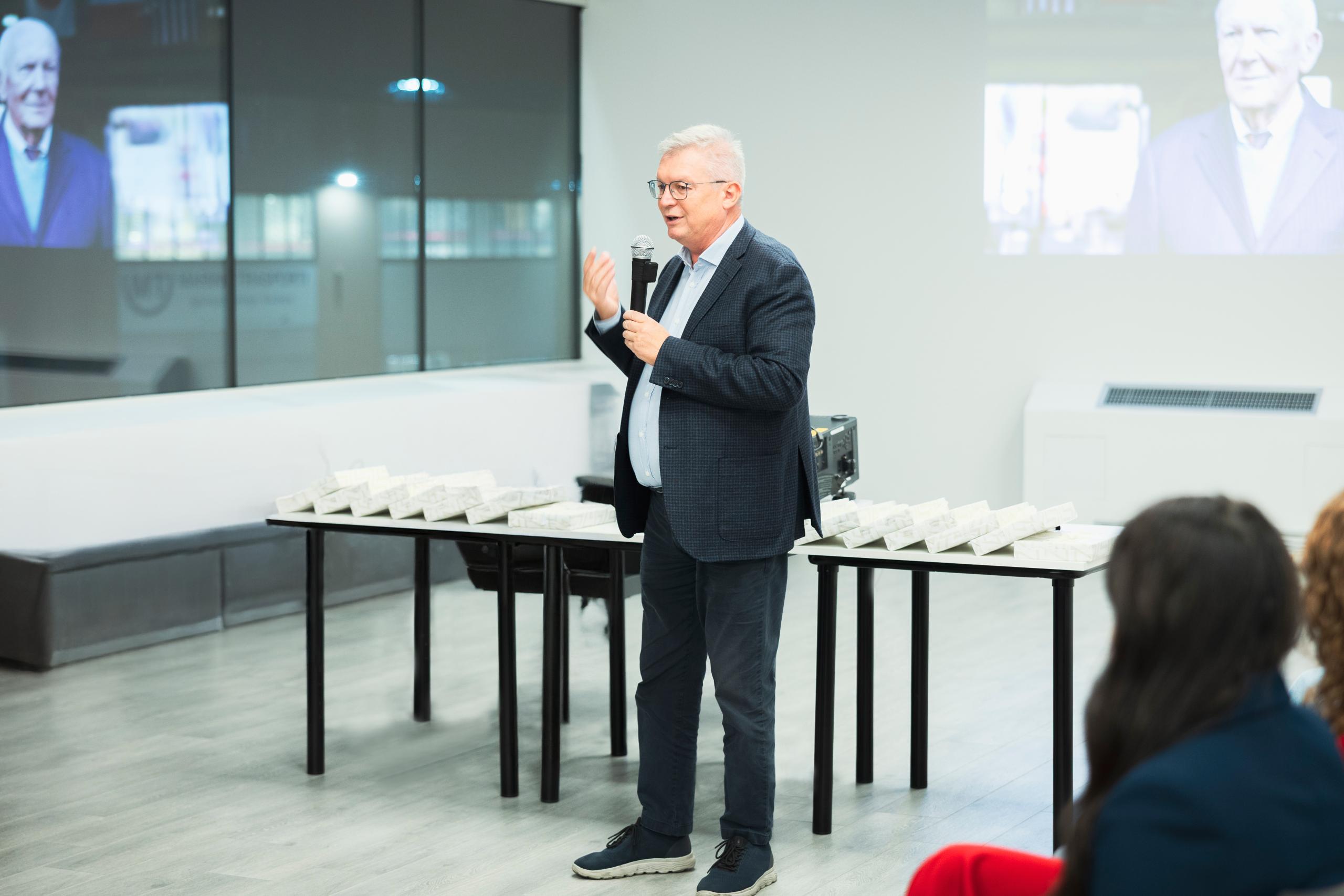 Giuliano Bonomi shares his father's memories during the second edition of "Silvio Bonomi" Scholarships